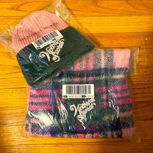 BRAND NEW GORGEOUS Victoria secret scarf and toboggan!💜💕